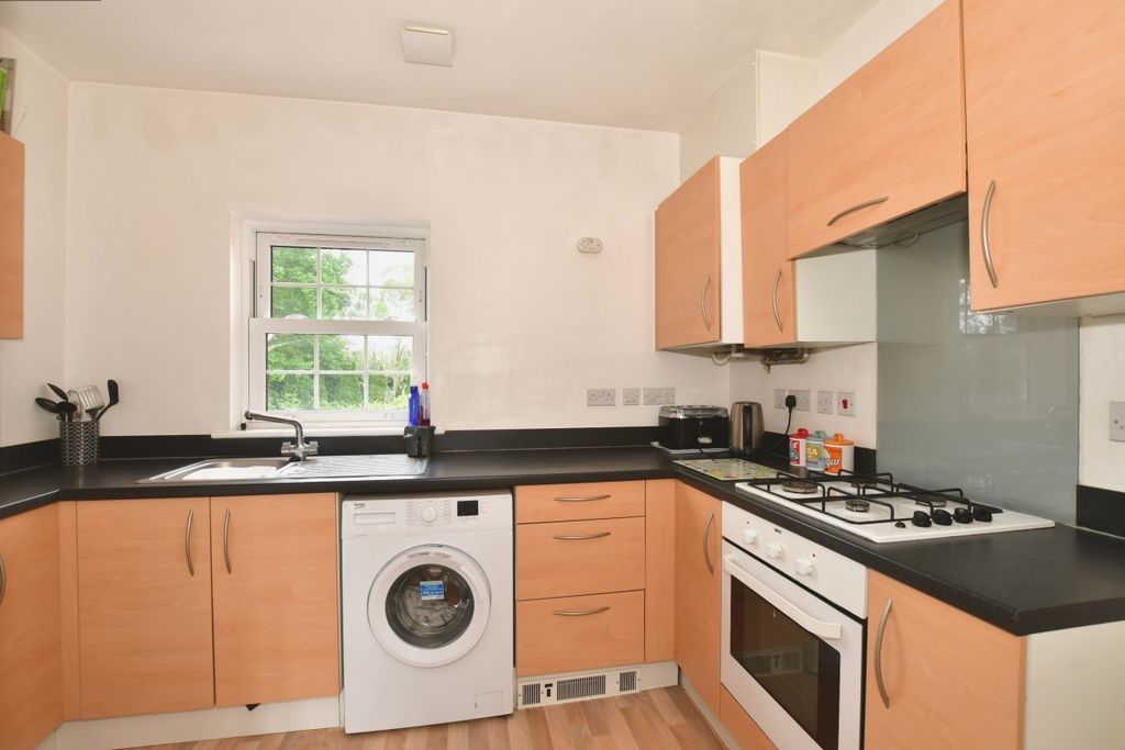 Property photo 2 of 10 Kitchen