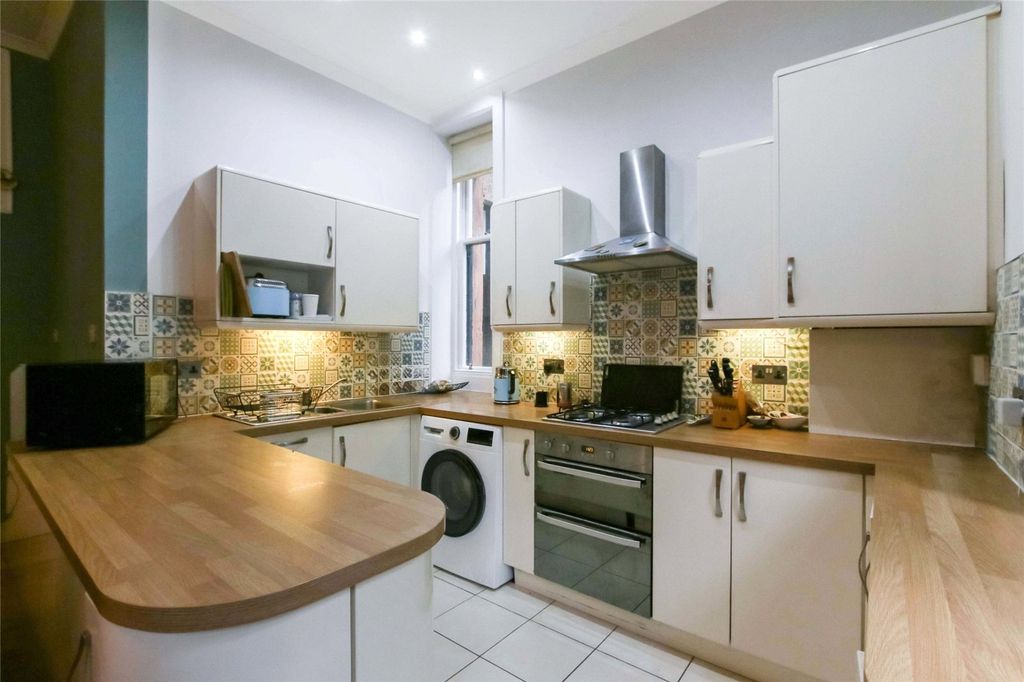 Property photo 3 of 19 Kitchen