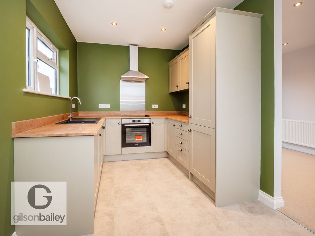 Property photo 3 of 16 66-70Derehamroad-6