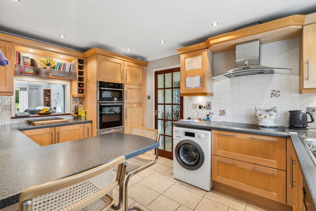 Property photo 3 of 43