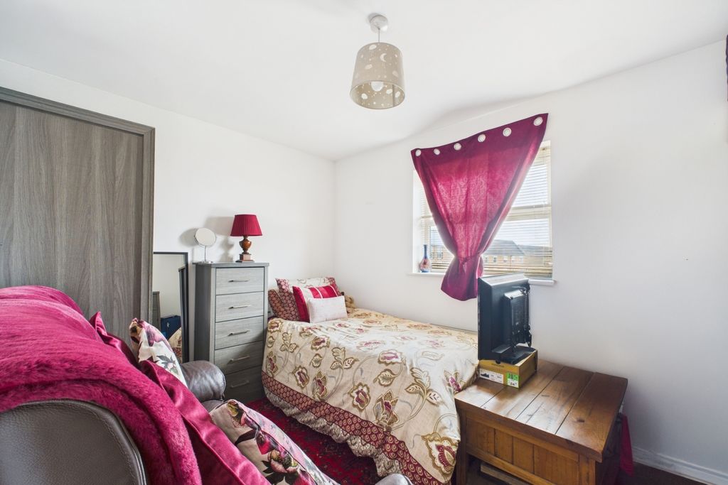 Additional image 5 of 2 bed flat for saleSandpiper Way, Leighton Buzzard, Bedfordshire LU7