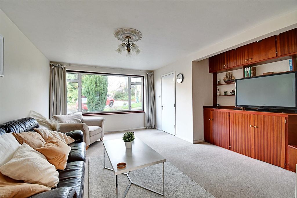 Property photo 2 of 17 Lounge 1.Jpg