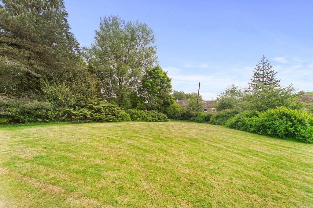Property photo 3 of 41