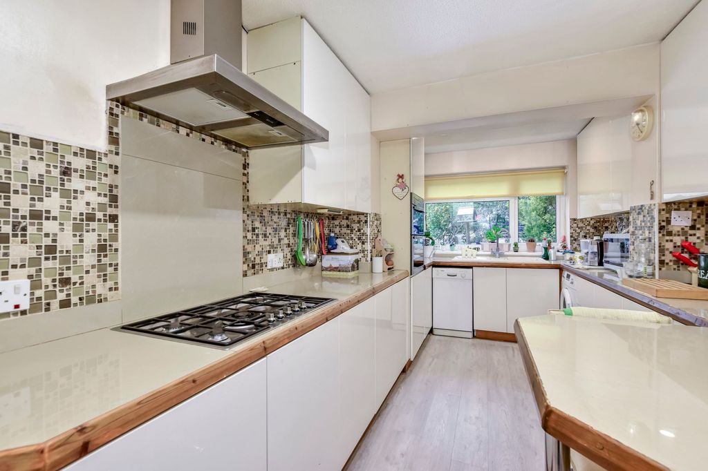 Property photo 2 of 22