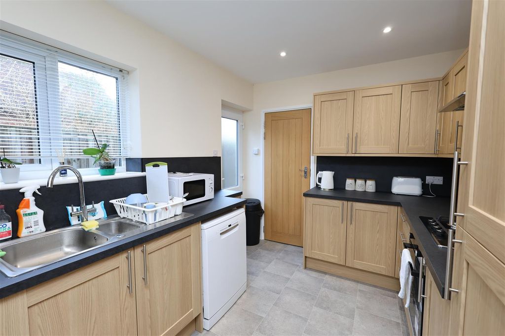 Property photo 2 of 17 Kitchen