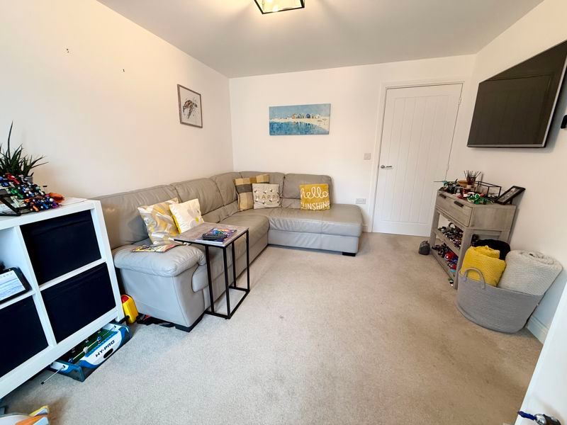 Property photo 3 of 19 Lounge