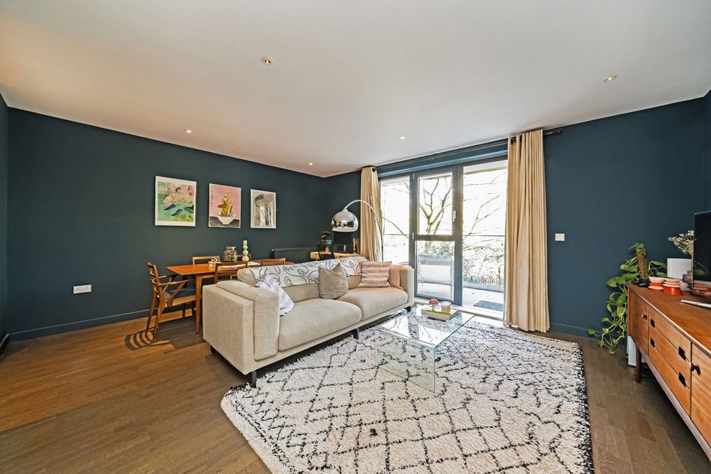 Property photo 2 of 8