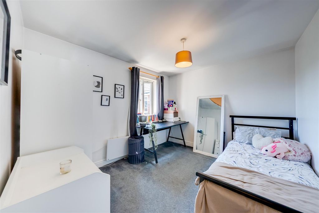 Property photo 3 of 13 A7S03876Hdr.Jpg
