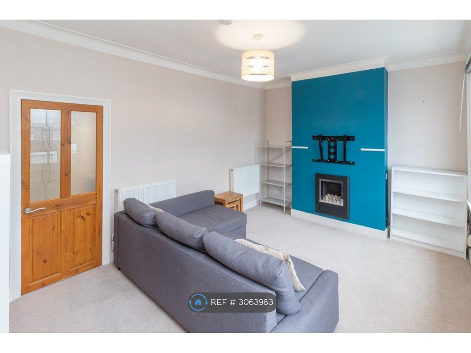 Property photo 3 of 20 Lounge 3