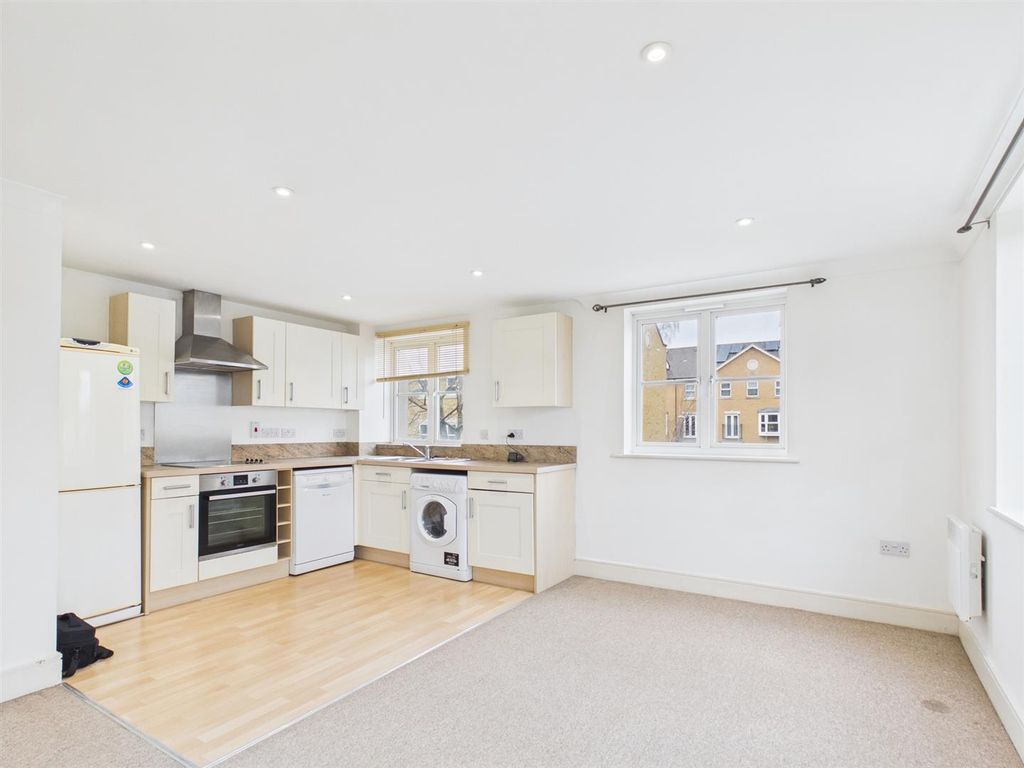 Property photo 2 of 10 Lounge/Kitchen