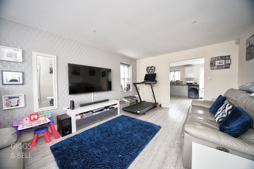 Property photo 2 of 22 3879162
