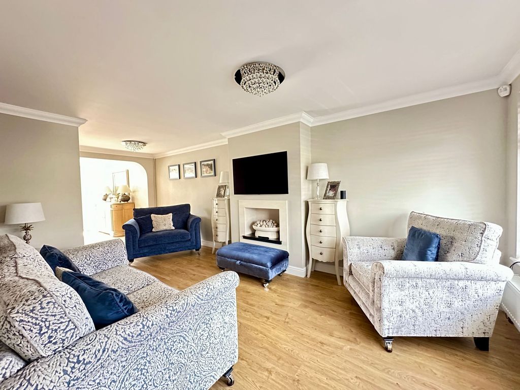 Property photo 2 of 20 Lounge