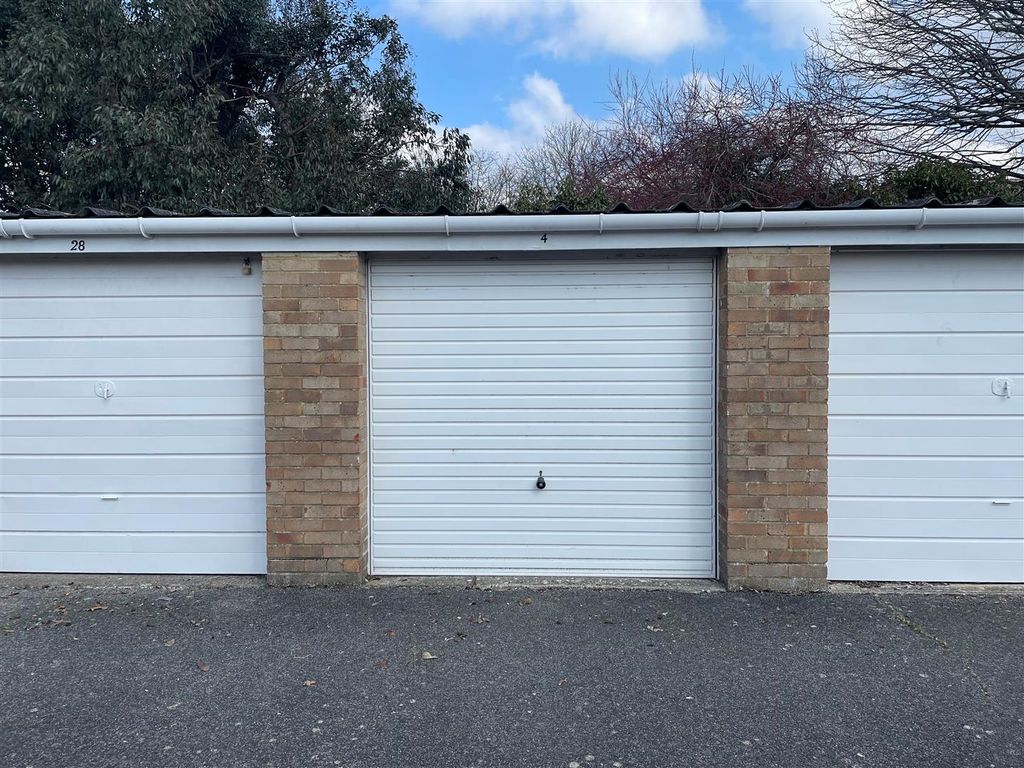 Property photo 1 of 2 Garage Front.Jpg