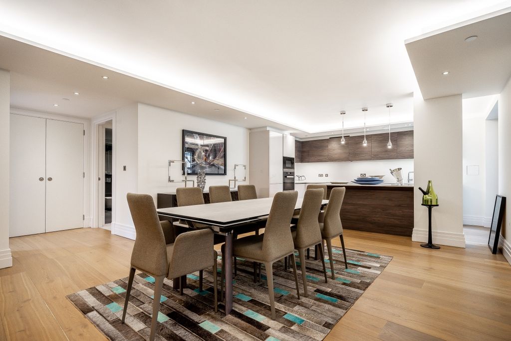 Property photo 3 of 10 1