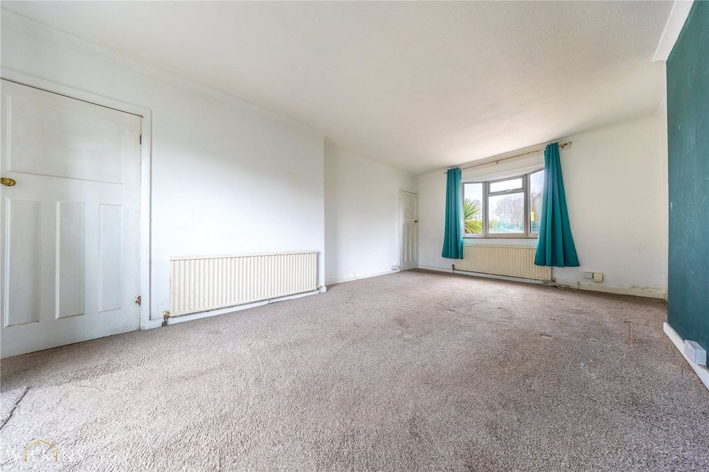 Property photo 3 of 28 Picture No. 02