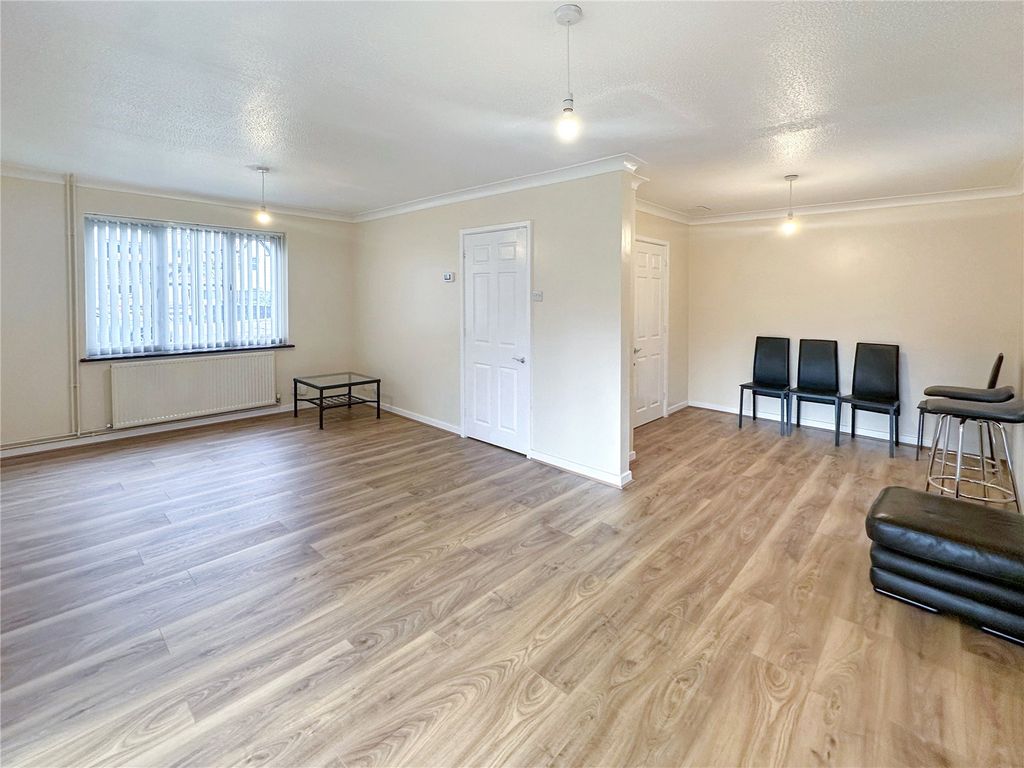 Property photo 3 of 17 Picture No. 05