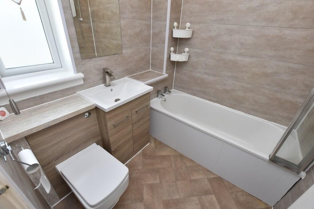 Property photo 3 of 25 Bathroom