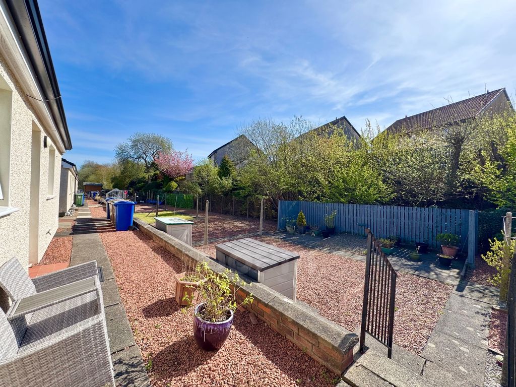 Property photo 3 of 15 Harvey Terrace, Lochwinnoch Rear Garden Image
