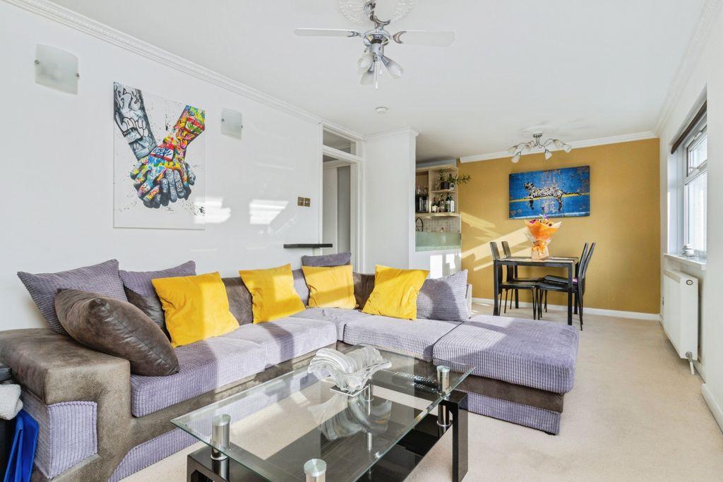 Property photo 3 of 20