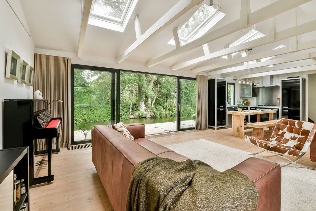 Property photo 2 of 35