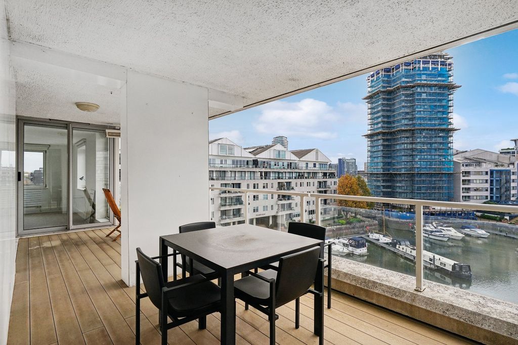 Property photo 2 of 12