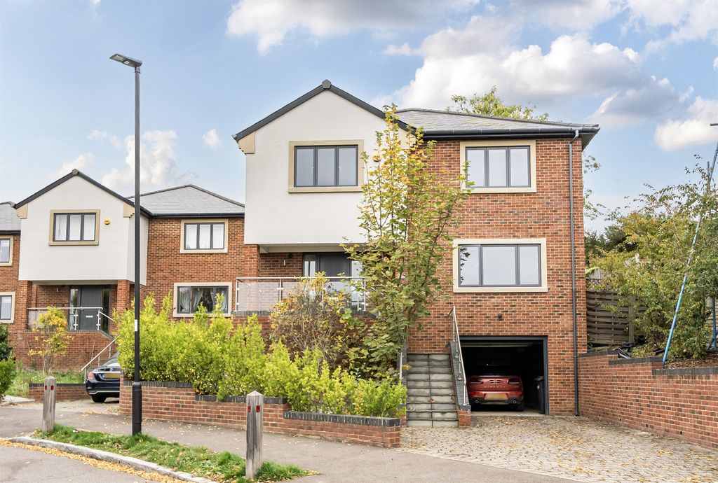 Property photo 1 of 23