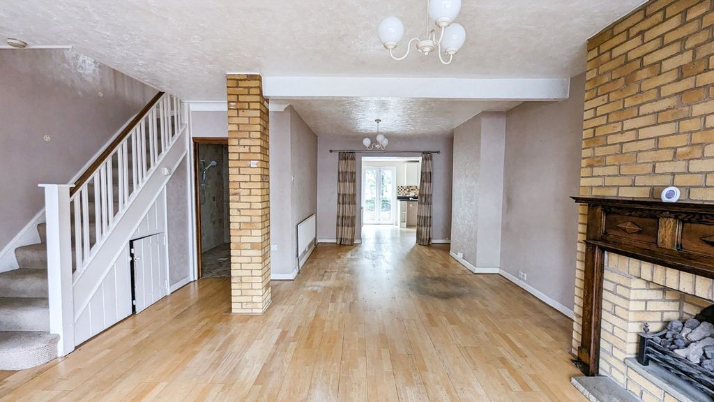 Property photo 2 of 8 Yoxley Dr Ig2