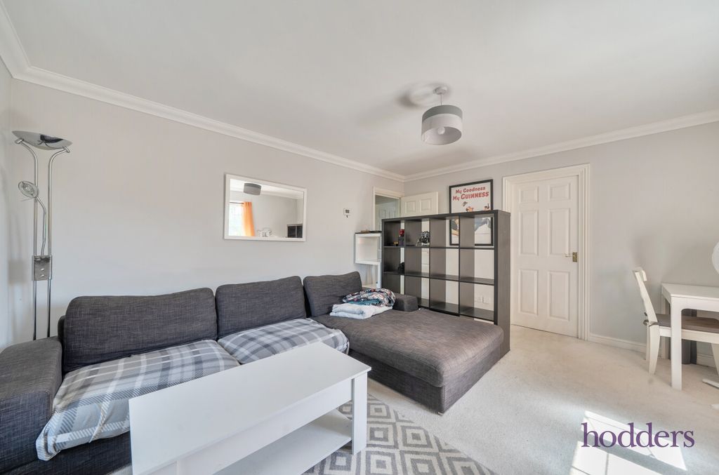 Property photo 2 of 13 164196Ff-B78B-478...