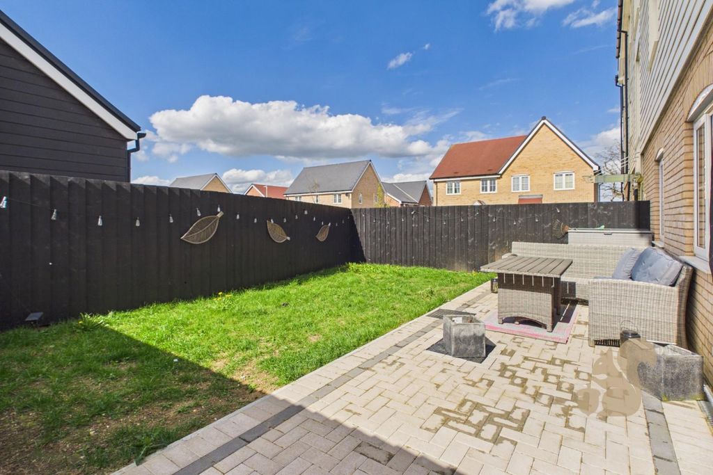 Property photo 3 of 11 Cam01814G0-Pr0093-Still009.Jpg