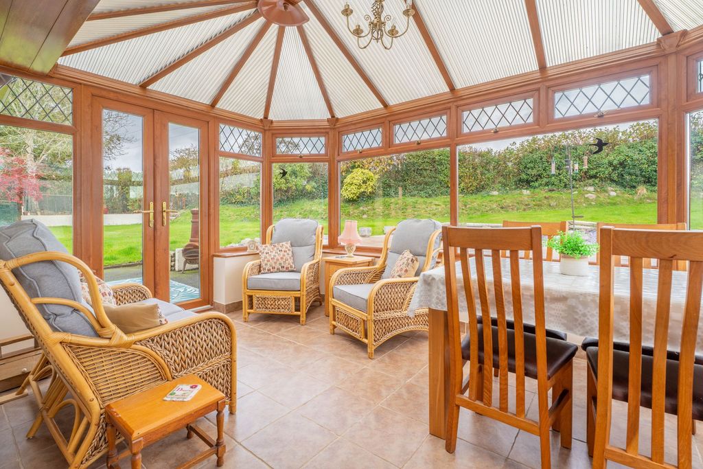 Property photo 3 of 47 Conservatory