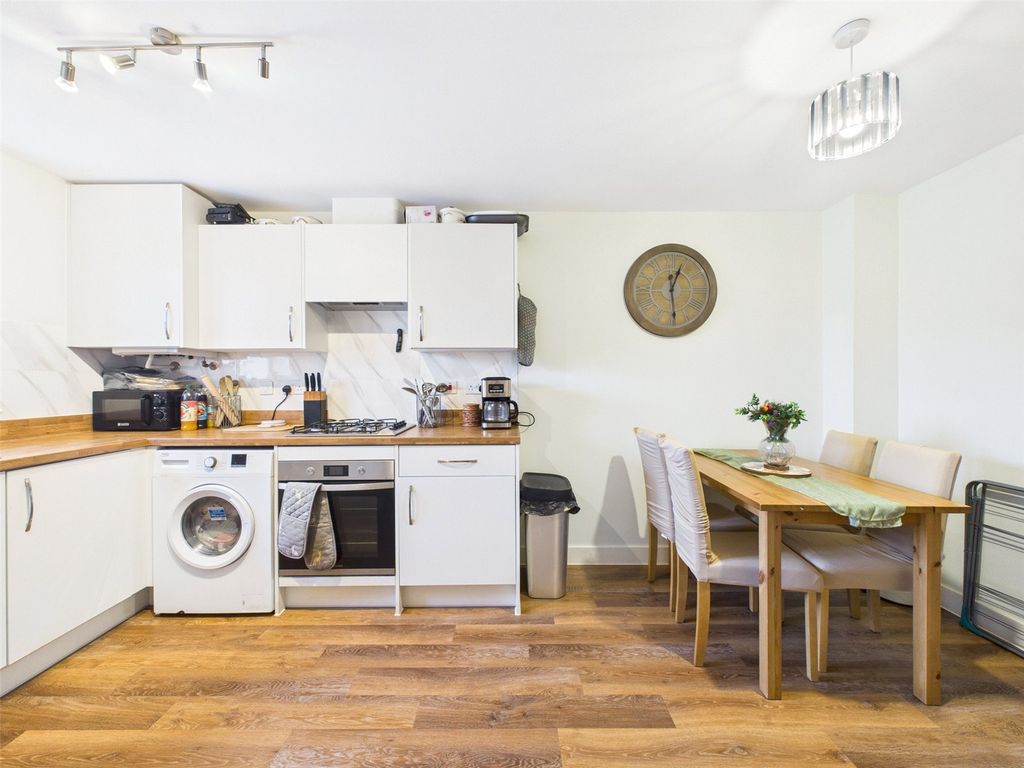 Property photo 3 of 16 Picture No. 17