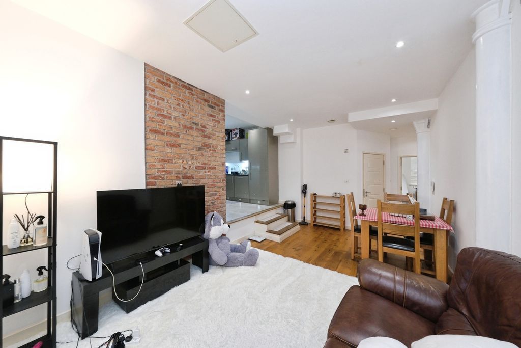 Property photo 3 of 17 Pbox-Img.Jpg