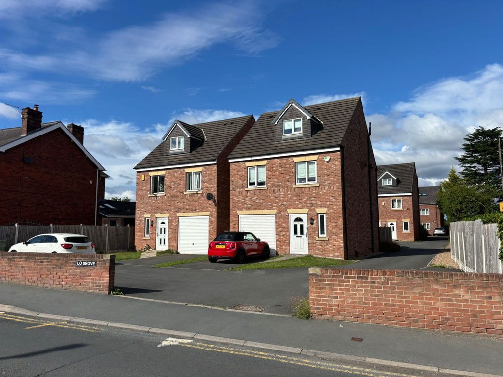 Property photo 1 of 1 4 Bedroom Detached House In Outwood ***Suitable For Families****