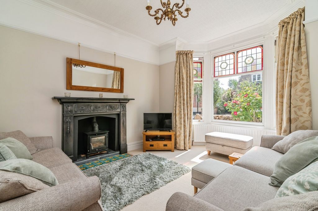 Property photo 3 of 21 Pbox-Img.Jpg