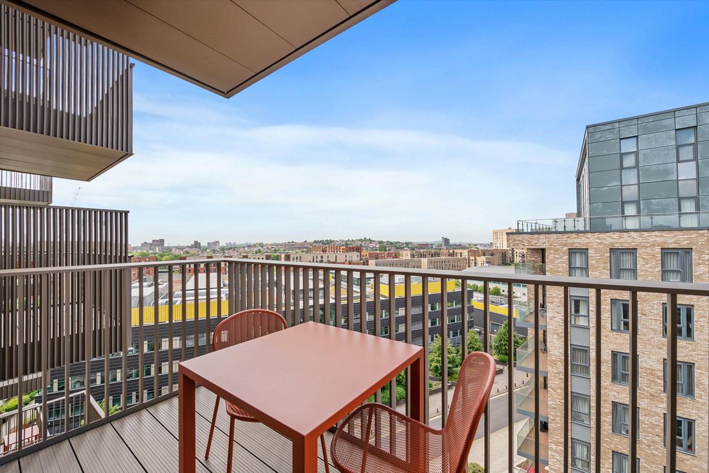 Property photo 2 of 18 Image