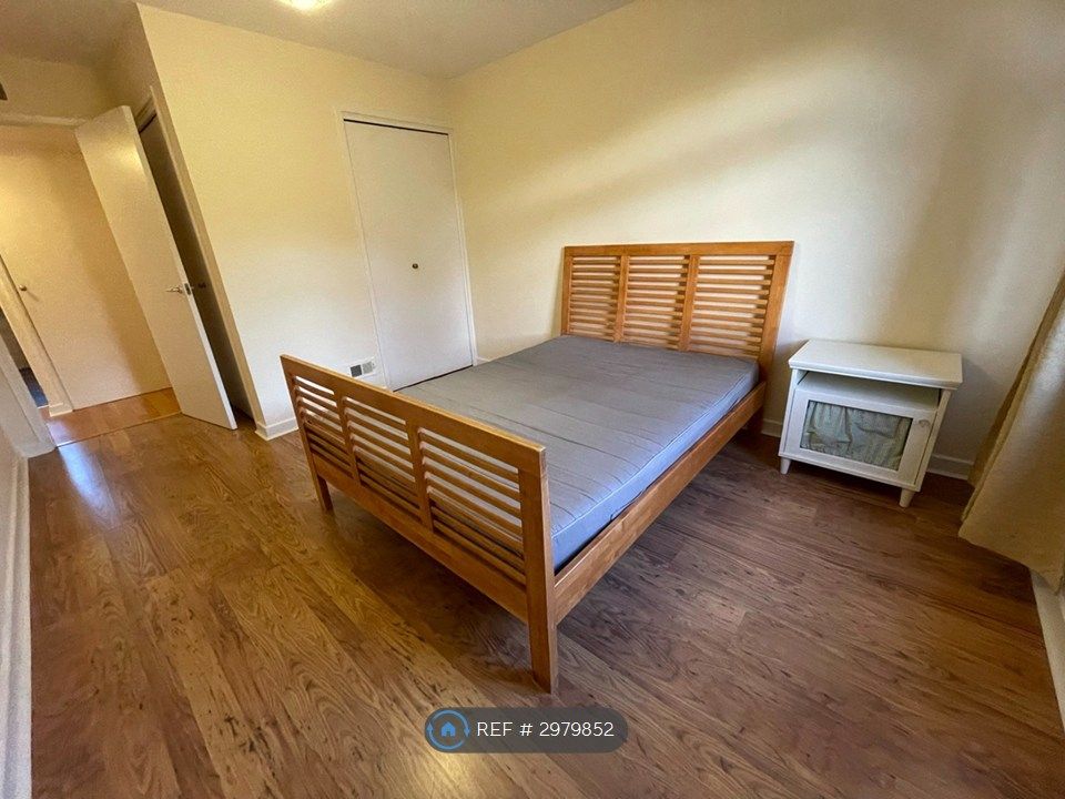 Property photo 2 of 8 Master Bedroom