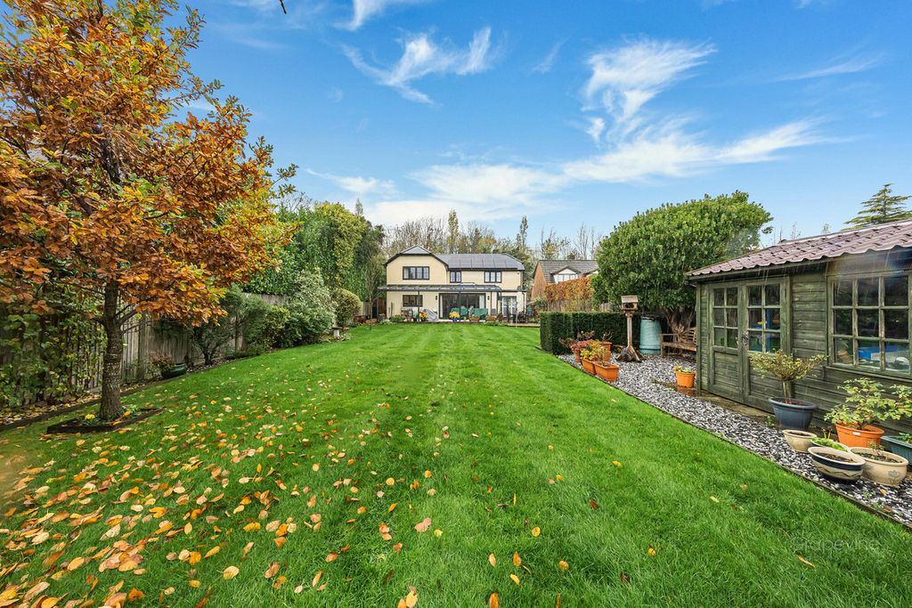 Property photo 2 of 32