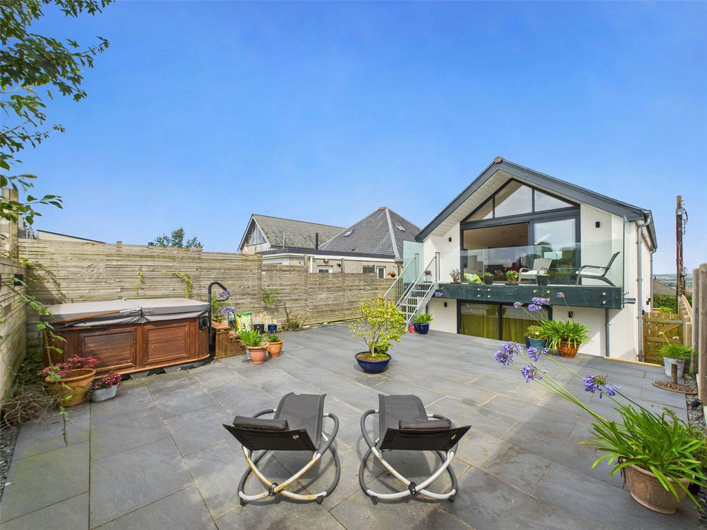 Property photo 1 of 19 Picture No. 05