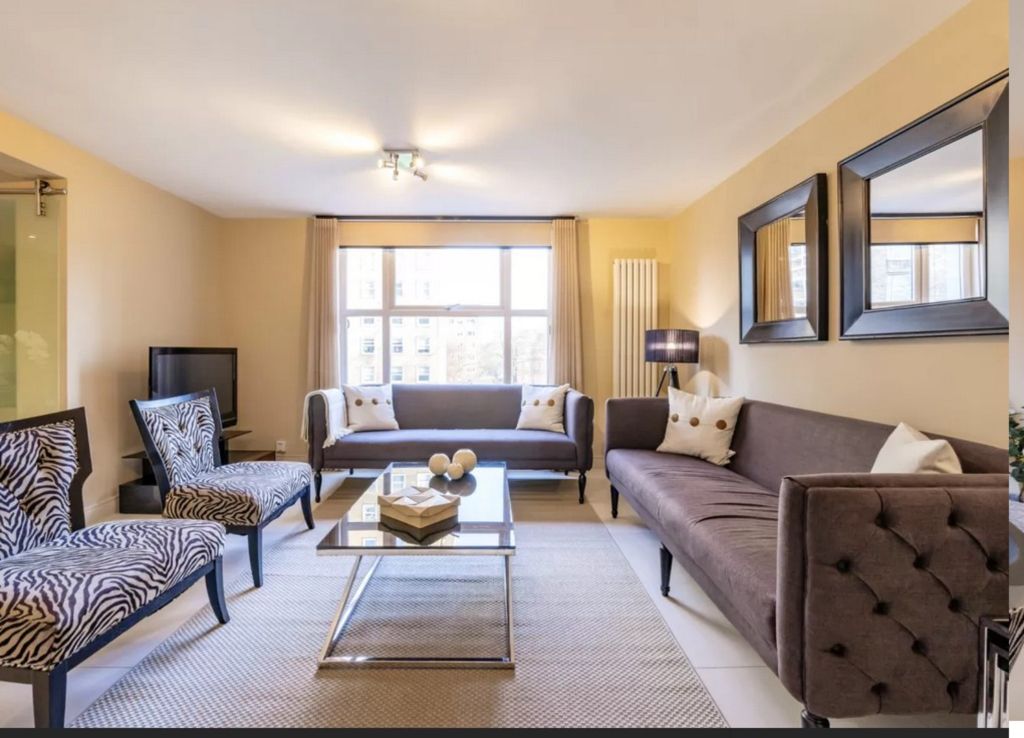Property photo 1 of 13 Living Room