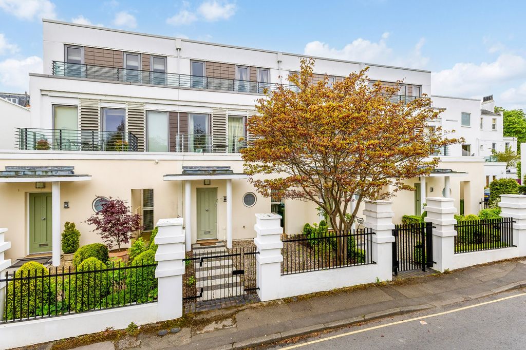 Property photo 1 of 18 Trafalgar Street