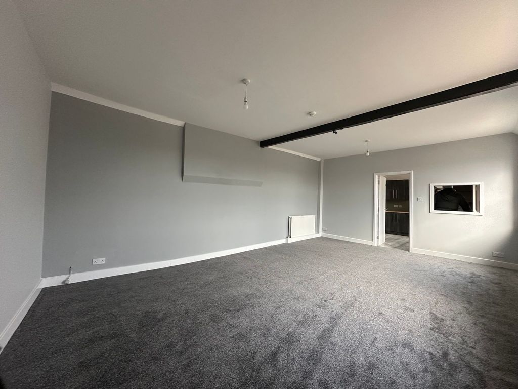 Property photo 1 of 11 Living Room