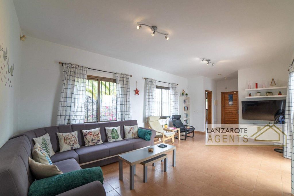 Property photo 2 of 25