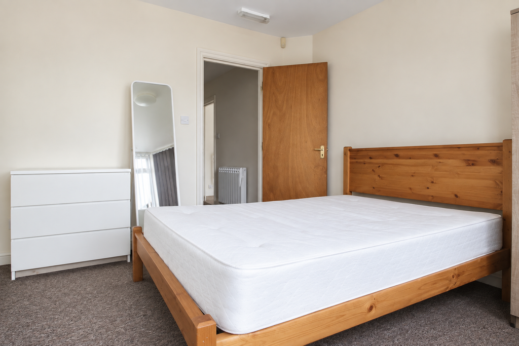 Property photo 2 of 5 Kelburne Bedroom - Angle 2