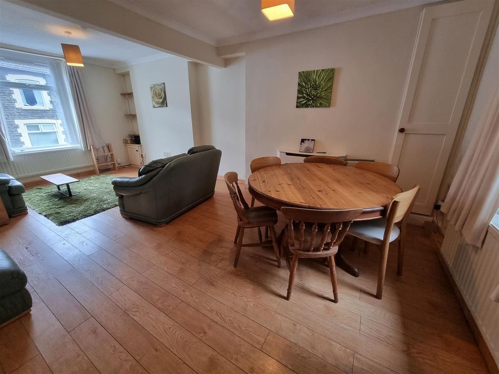 Property photo 1 of 5 Spacious Open-Plan Lounge With Dining Area...