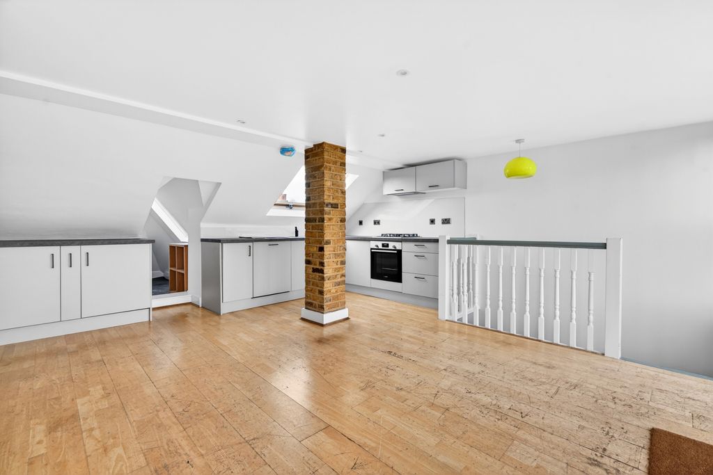 Property photo 2 of 16 Picture No. 15