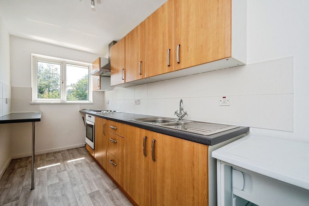 Property photo 3 of 17 Kitchen