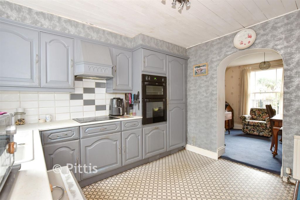 Property photo 3 of 12 Kitchen