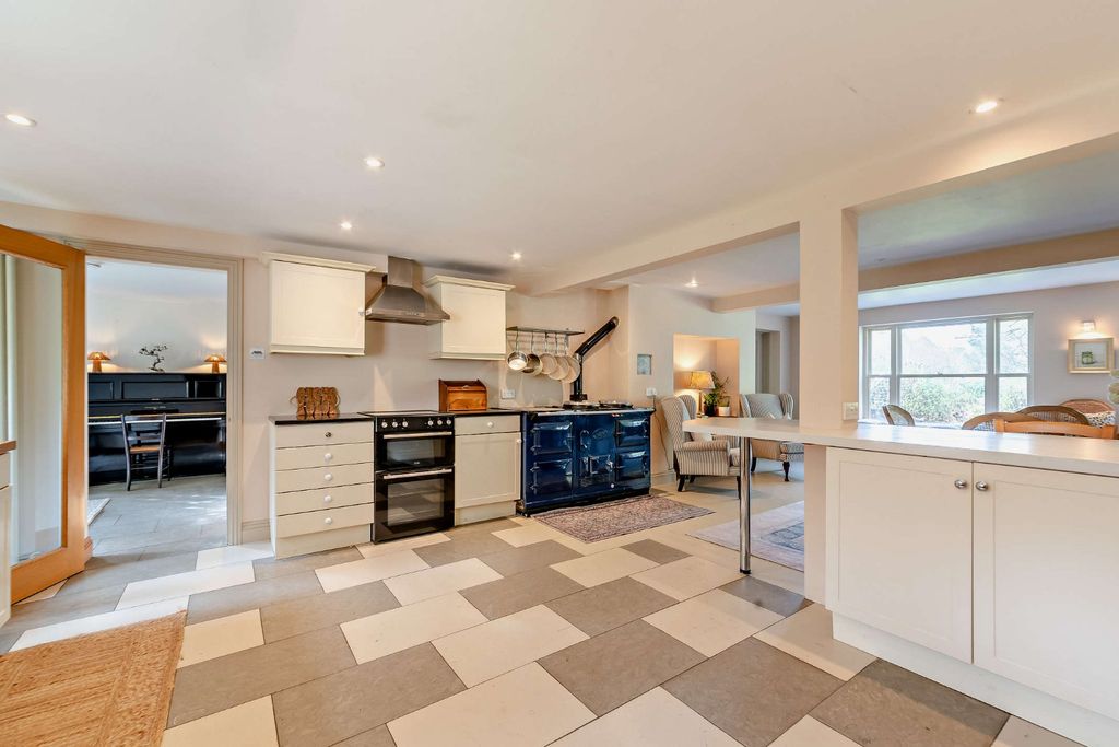 Additional image 5 of 6 bed detached house for saleHorris Hill, Newbury, Berkshire RG20