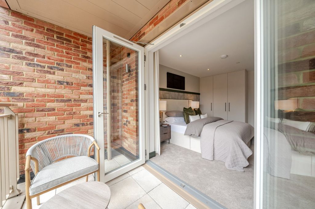 Property photo 1 of 9 Show Home