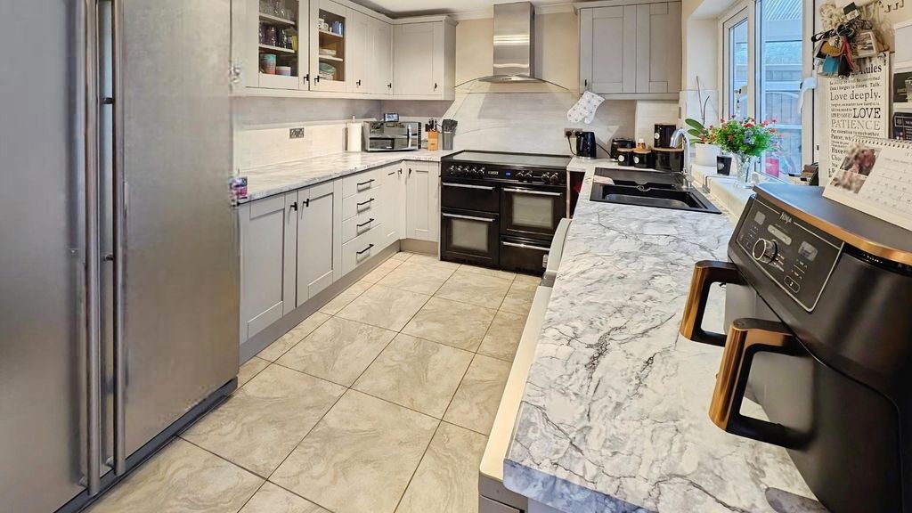 Property photo 3 of 15 Pbox-Img.Jpg